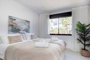 2 quartos, ferros/tábuas de passar roupa, Wi-Fi, roupa de cama