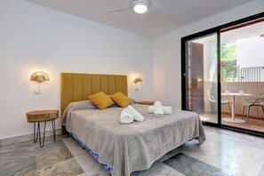 4 bedrooms, iron/ironing board, WiFi