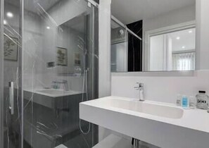 Hair dryer - Brand New, Luxurious Ground Floor Apartment (Estepona)