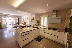 Refrigerador, microondas, horno y lavavajillas 