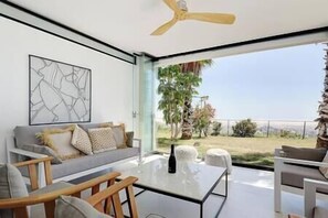 TV - Ground floor 4 Bedroom Apartment @ Estepona Hills! (Estepona)