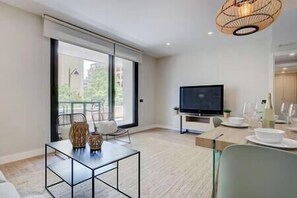 TV - Stylish 2 Bedroom Apartment in Estepona Old Town (Estepona)