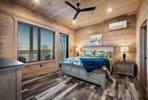 5 chambres, bureau, fer et planche à repasser, lit parapluie