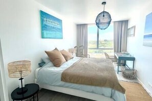3 chambres, fer et planche à repasser, Wi-Fi, draps fournis