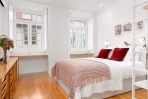 9 bedrooms, iron/ironing board, travel cot, WiFi - Oporto Classic Apartments by HostWise (Porto)