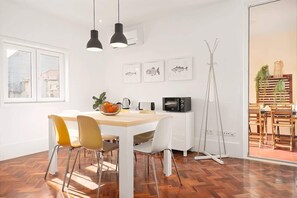 Dining - Oporto Classic Apartments by HostWise (Porto)