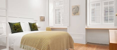 9 bedrooms, iron/ironing board, WiFi, bed sheets