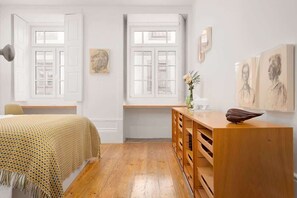 9 habitaciones, tabla de planchar con plancha, cuna de viaje y wifi 