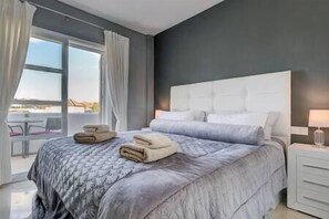 2 bedrooms, WiFi - Stylish Penthouse Duplex at Matchroom Country Club (Mijas)