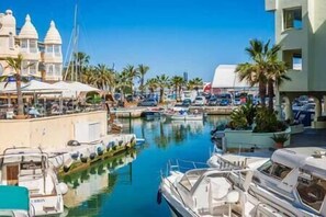 Marina - Stylish Seaside 3 Bed Flat with Terrace + Sea View (Benalmádena)