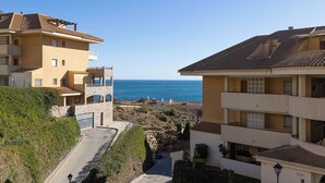 A coastal residential area with buildings overlooking the sea. - Spacious 2 bedroom apartment with sea view! (Municipality of Fuengirola)