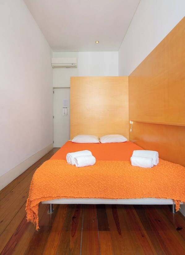 1 dormitorio, escritorio, tabla de planchar con plancha y wifi gratis