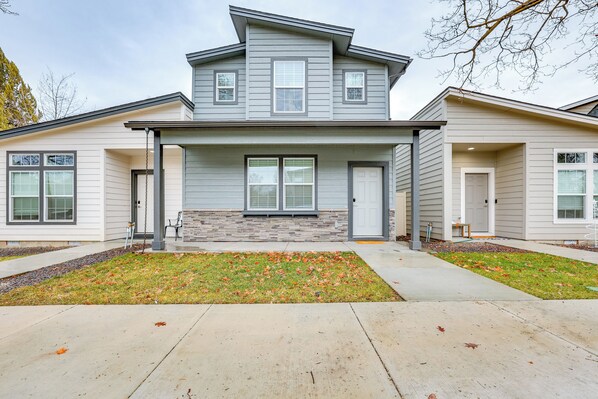 Apartment (4 Bedrooms) | Front of property