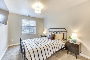 Interior - 3 Mi to Boise River Greenbelt: Home w/ Fenced Yard (Boise)