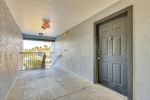 Apartment (2 Bedrooms) | Interior - Centrally Located Orlando Apt w/ Pool Access! (Orlando)