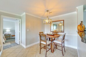 Apartment (2 Bedrooms) | Interior - Centrally Located Orlando Apt w/ Pool Access! (Orlando)