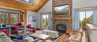 25 min 2 Yosemite - Pickleball - Hot Tub - Firepit - BBQ - Sleeps 26 - Game Room