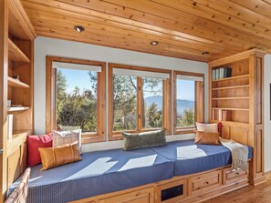 7 bedrooms, desk, iron/ironing board, free WiFi