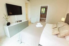 3 habitaciones, tabla de planchar con plancha y wifi