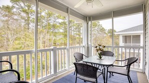 屋外ダイニングエリア