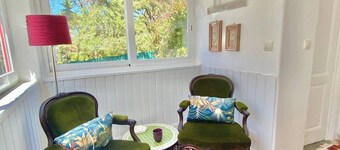 Charming 3-bedroom chalet with WiFi and AC in beautiful Colares