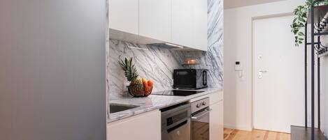Refrigerador, microondas, horno, placa de cocina