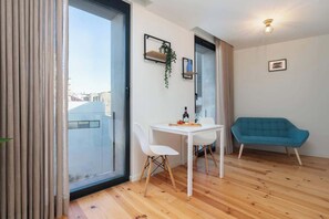 Interior - Stylish Studio in Porto Downtown by HostWise (Porto)
