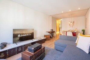 Televisión y oficina 