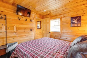 Interior - Patio, Fire Pit & Grill: Central Sevierville Cabin (Sevierville)