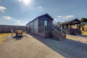 House (1 Bedroom) | Interior - 7 Mi to Dollywood: Cozy Cabin w/ Patio & Grill! (Sevierville)