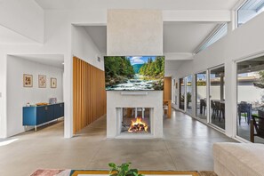 Interior - Navigate Stays Best Designed Golfside Retreat (Palm Springs)
