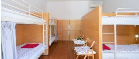 1 Schlafzimmer, Schreibtisch, BĂŒgeleisen/BĂŒgelbrett, kostenloses WLAN