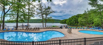 Hot Tub & Community Perks: Big Boulder Lake Escape