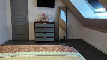 1 bedroom, WiFi, bed sheets