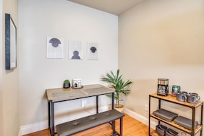 Apartment (1 Bedroom) | Interior - Apt 10 Mi to Portland: Walk to Bus Stop! (Tigard)