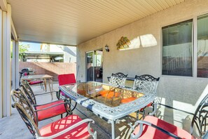 Interior - Stay & Play in Las Vegas: Spacious Home for Groups (Las Vegas)