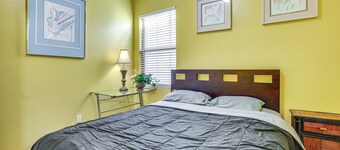 Stay & Play in Las Vegas: Spacious Home for Groups