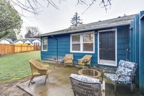 Apartment (2 Bedrooms) | Interior - 5 Mi to Oregon Zoo: Apartment w/ Private Yard (Tigard)