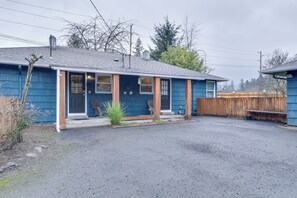 Apartment (2 Bedrooms) | Interior - 2 Mi to Washington Square: Portland Getaway (Tigard)