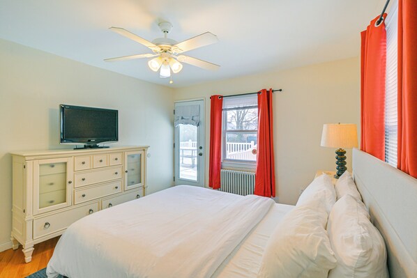 Interior - 21 Mi to Nyc: Cozy Apt w/ Deck, Yard & Grill! (Elmont)