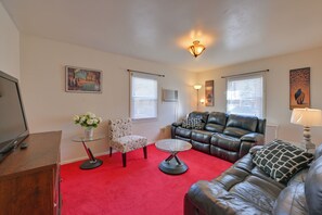 Interior - 21 Mi to Nyc: Cozy Apt w/ Deck, Yard & Grill! (Elmont)