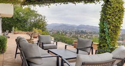 2 Mi to Promenade at Westlake: Mtn-view Haven!