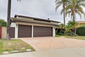 Interior - 2 Mi to Promenade at Westlake: Mtn-view Haven! (Westlake Village)