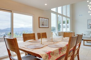 House (4 Bedrooms) | Interior - 2 Mi to Promenade at Westlake: Mtn-view Haven! (Westlake Village)