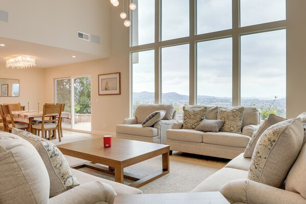 House (4 Bedrooms) | Interior - 2 Mi to Promenade at Westlake: Mtn-view Haven! (Westlake Village)