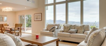 2 Mi to Promenade at Westlake: Mtn-view Haven!