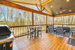 Front of property - 11 Mi to Marina on Lake Hamilton: Cabin Getaway (Royal)