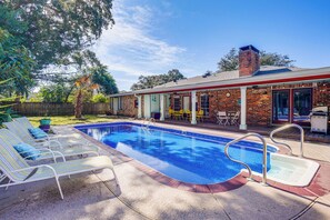 House (4 Bedrooms) | Front of property