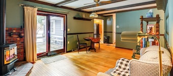 9 Mi to Lake George Village: Home in Queensbury