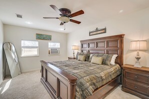 Interior - Dock & Patio: Possum Kingdom Lake House (Graford)